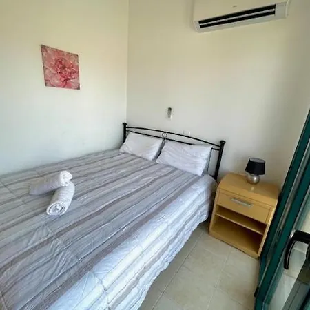 וילה Kelly's House 1 גנאדי