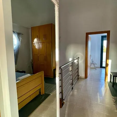 Kelly's House 1 גנאדי