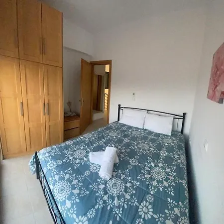 Kelly's House 1 * 根纳迪